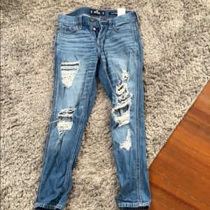 Never worn Hollister jeans ripped